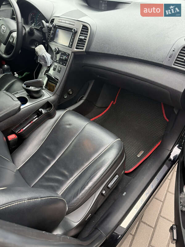 Позашляховик / Кросовер Toyota Venza 2014 в Рівному