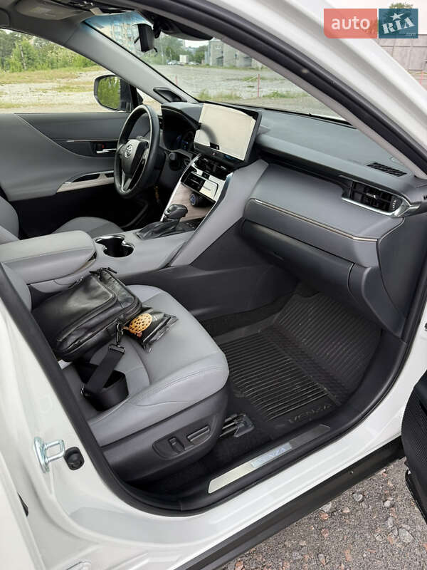 Позашляховик / Кросовер Toyota Venza 2021 в Дніпрі