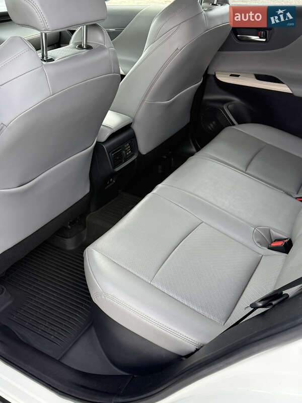 Позашляховик / Кросовер Toyota Venza 2021 в Дніпрі