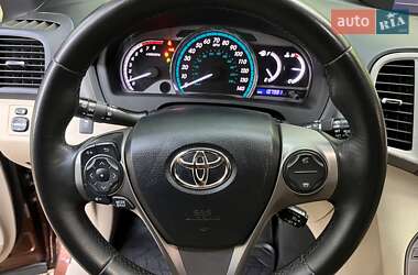 Позашляховик / Кросовер Toyota Venza 2013 в 