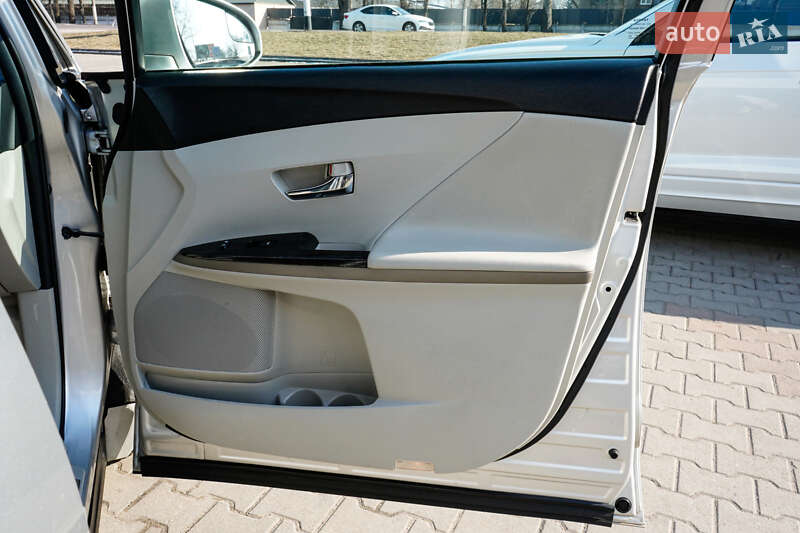 Позашляховик / Кросовер Toyota Venza 2014 в Житомирі