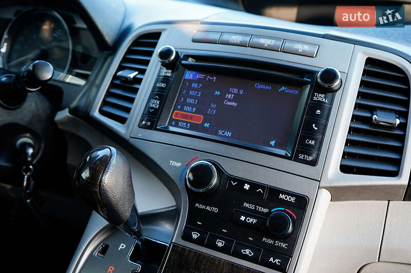 Позашляховик / Кросовер Toyota Venza 2014 в Житомирі
