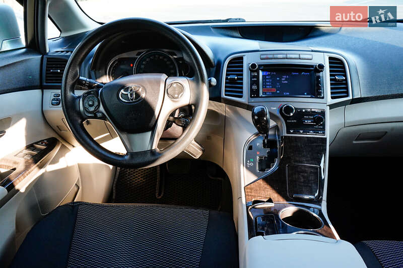 Позашляховик / Кросовер Toyota Venza 2014 в Житомирі