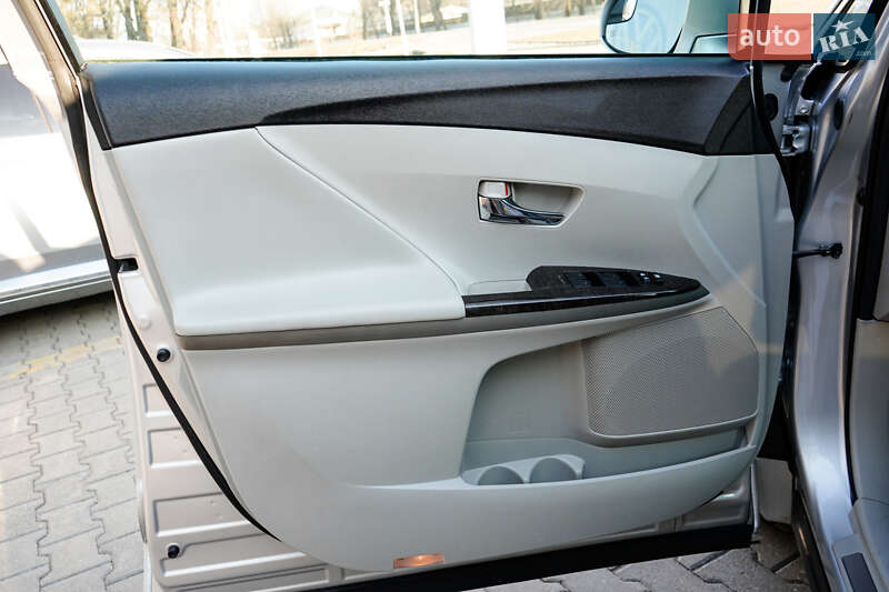 Позашляховик / Кросовер Toyota Venza 2014 в Житомирі