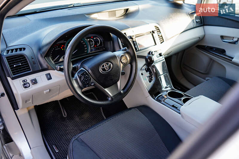 Позашляховик / Кросовер Toyota Venza 2014 в Житомирі