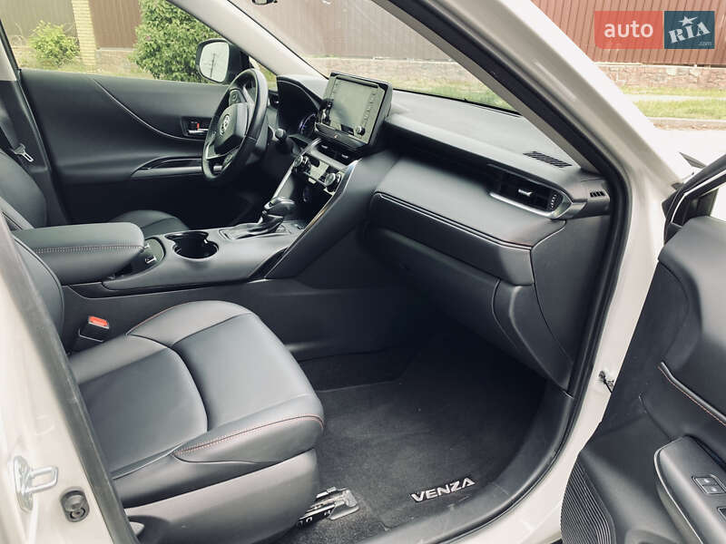 Позашляховик / Кросовер Toyota Venza 2021 в Києві