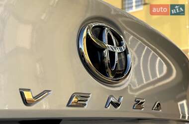 Позашляховик / Кросовер Toyota Venza 2014 в 