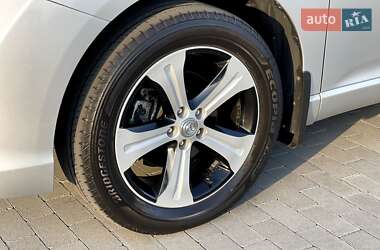 Позашляховик / Кросовер Toyota Venza 2014 в 