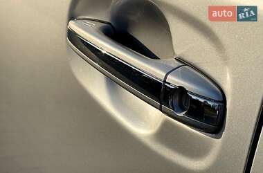 Позашляховик / Кросовер Toyota Venza 2014 в 