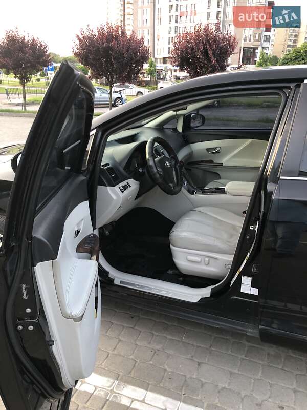 Позашляховик / Кросовер Toyota Venza 2011 в Львові