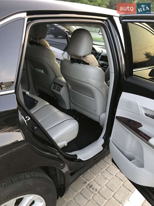 Позашляховик / Кросовер Toyota Venza 2011 в Львові