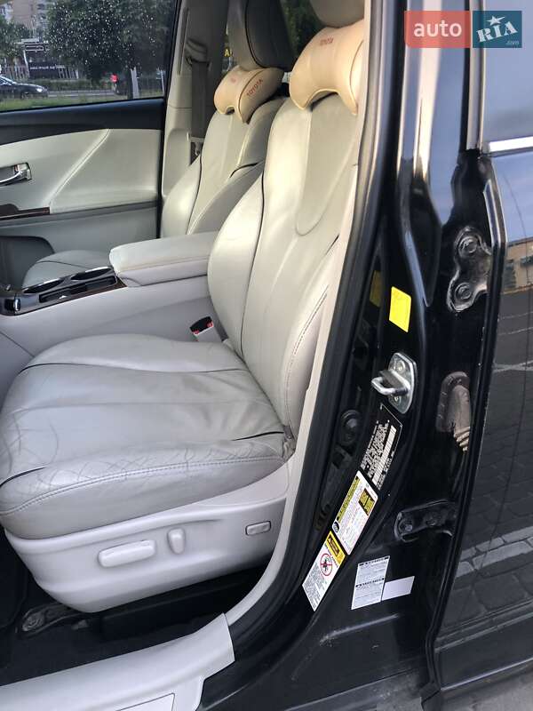 Позашляховик / Кросовер Toyota Venza 2011 в Львові