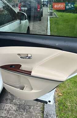 Позашляховик / Кросовер Toyota Venza 2011 в 