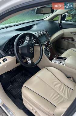 Позашляховик / Кросовер Toyota Venza 2011 в 