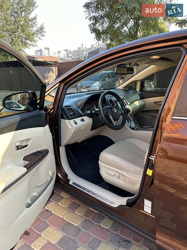 Внедорожник / Кроссовер Toyota Venza 2012 в Виннице