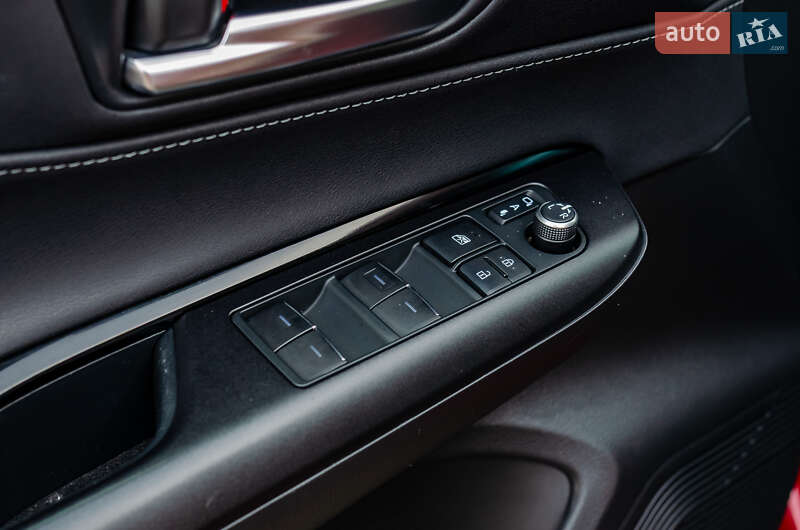 Позашляховик / Кросовер Toyota Venza 2021 в Києві