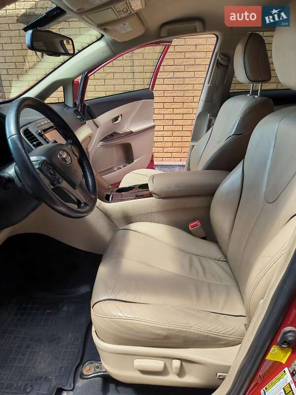 Позашляховик / Кросовер Toyota Venza 2013 в Кривому Розі