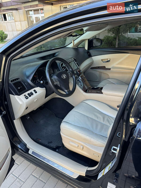 Внедорожник / Кроссовер Toyota Venza 2010 в Житомире