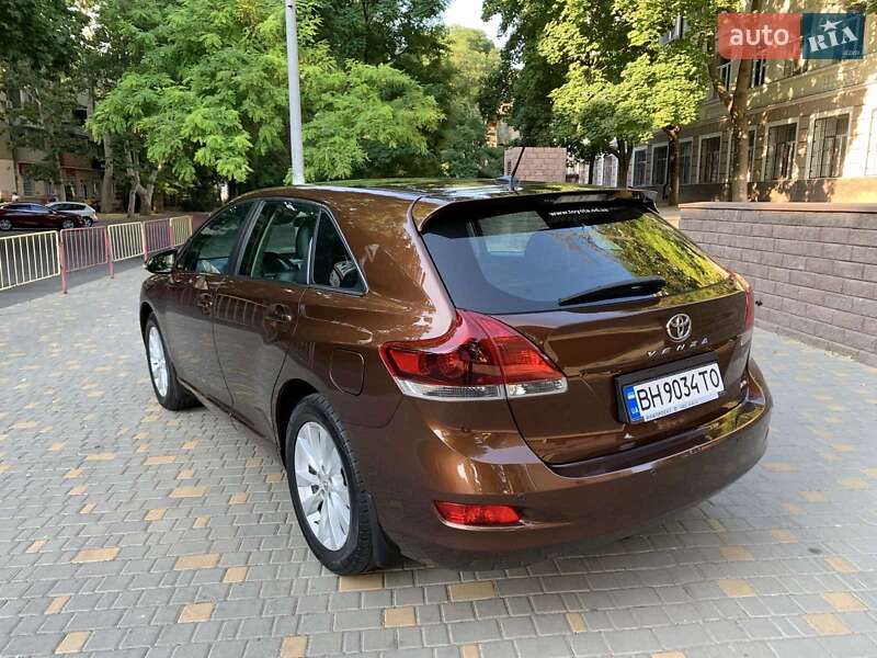 Позашляховик / Кросовер Toyota Venza 2013 в Одесі