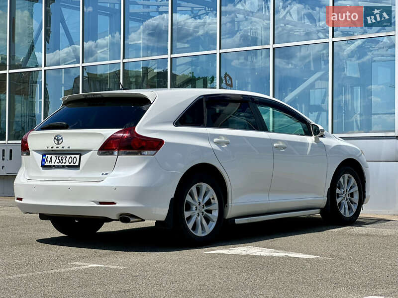 Позашляховик / Кросовер Toyota Venza 2013 в Києві