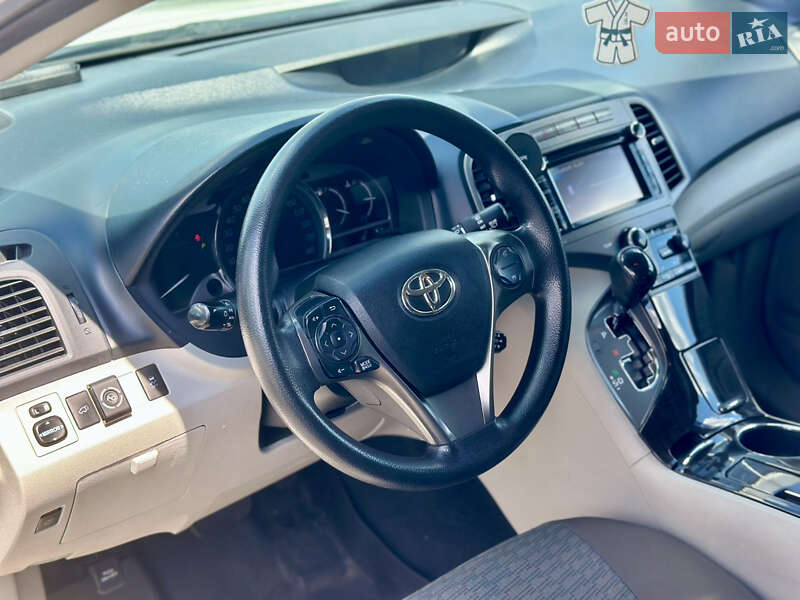 Позашляховик / Кросовер Toyota Venza 2013 в Києві