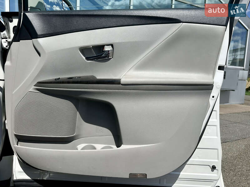 Позашляховик / Кросовер Toyota Venza 2013 в Києві