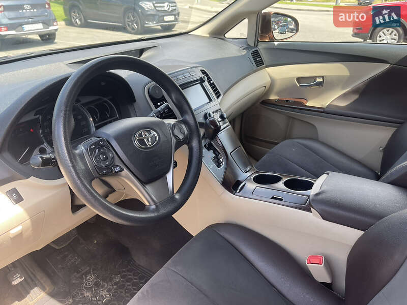 Позашляховик / Кросовер Toyota Venza 2014 в Києві