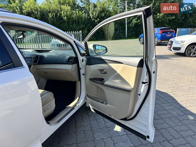 Внедорожник / Кроссовер Toyota Venza 2015 в Нововолынске