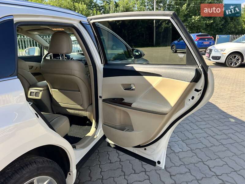 Внедорожник / Кроссовер Toyota Venza 2015 в Нововолынске