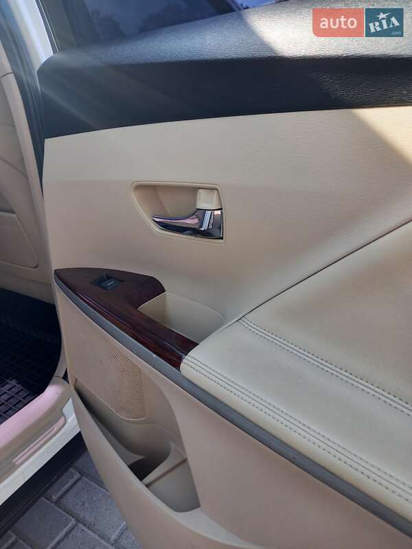 Позашляховик / Кросовер Toyota Venza 2013 в Полтаві