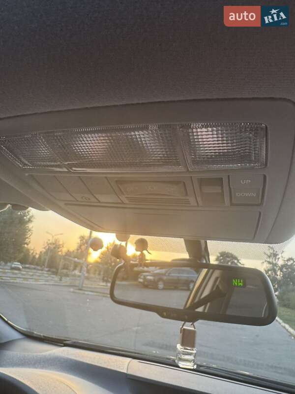 Позашляховик / Кросовер Toyota Venza 2014 в Києві