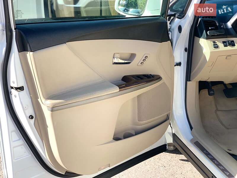 Позашляховик / Кросовер Toyota Venza 2013 в Вінниці