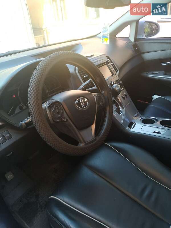 Позашляховик / Кросовер Toyota Venza 2014 в Бориславі