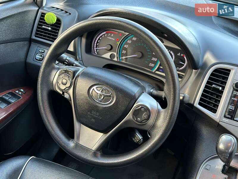Позашляховик / Кросовер Toyota Venza 2014 в Одесі