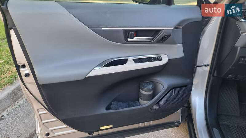 Внедорожник / Кроссовер Toyota Venza 2021 в Киеве