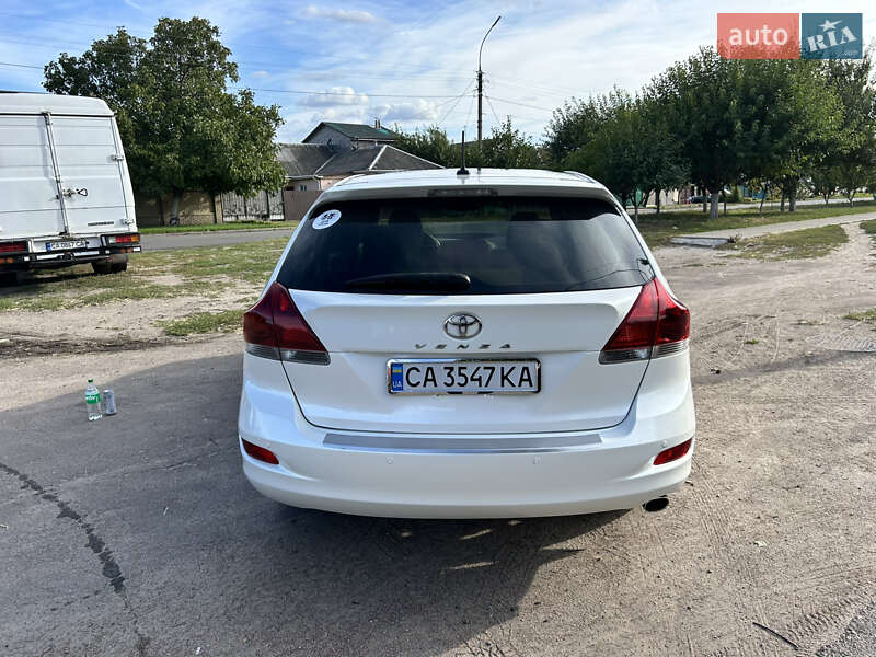 Внедорожник / Кроссовер Toyota Venza 2013 в Черкассах