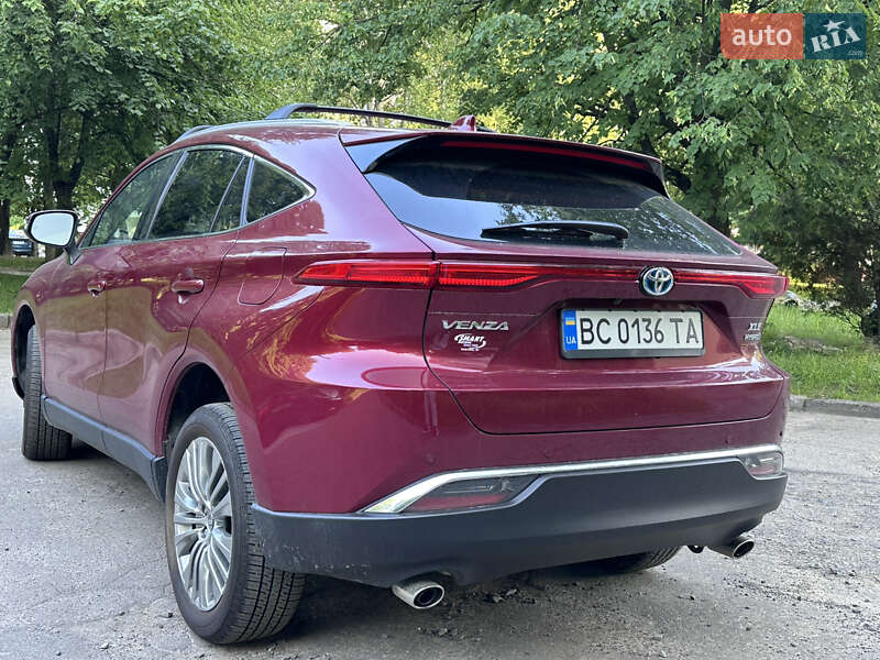 Позашляховик / Кросовер Toyota Venza 2022 в Львові