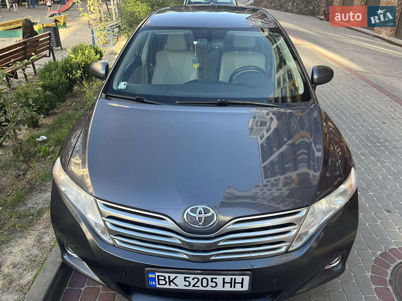 Позашляховик / Кросовер Toyota Venza 2011 в Вараші