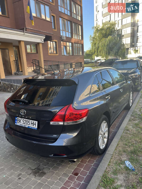 Позашляховик / Кросовер Toyota Venza 2011 в Вараші