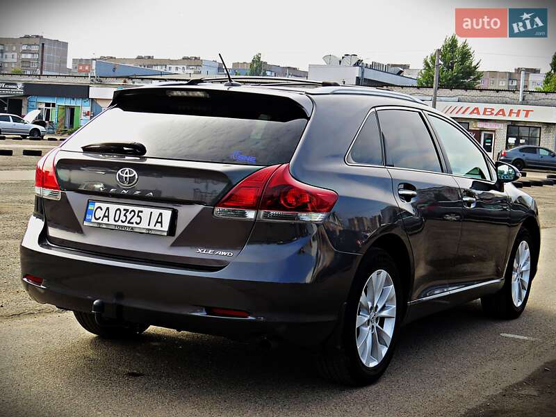 Позашляховик / Кросовер Toyota Venza 2014 в Черкасах