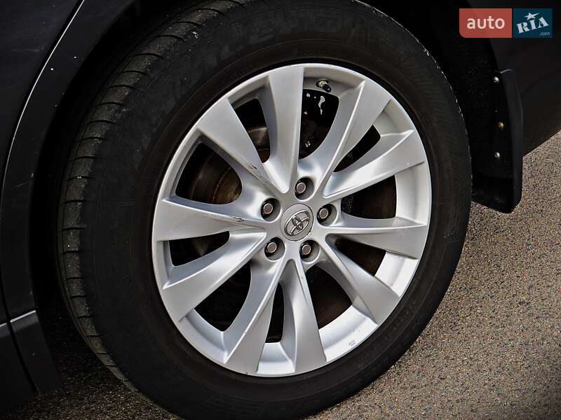 Позашляховик / Кросовер Toyota Venza 2014 в Черкасах