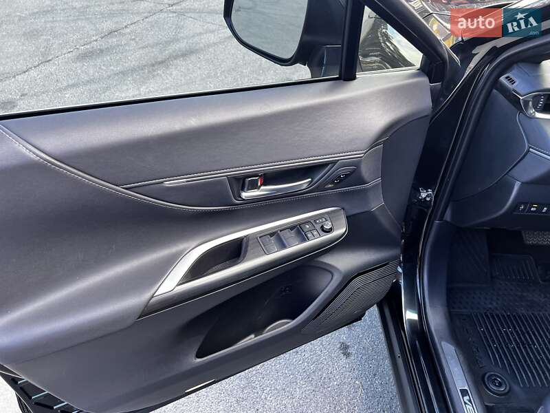 Позашляховик / Кросовер Toyota Venza 2024 в Києві