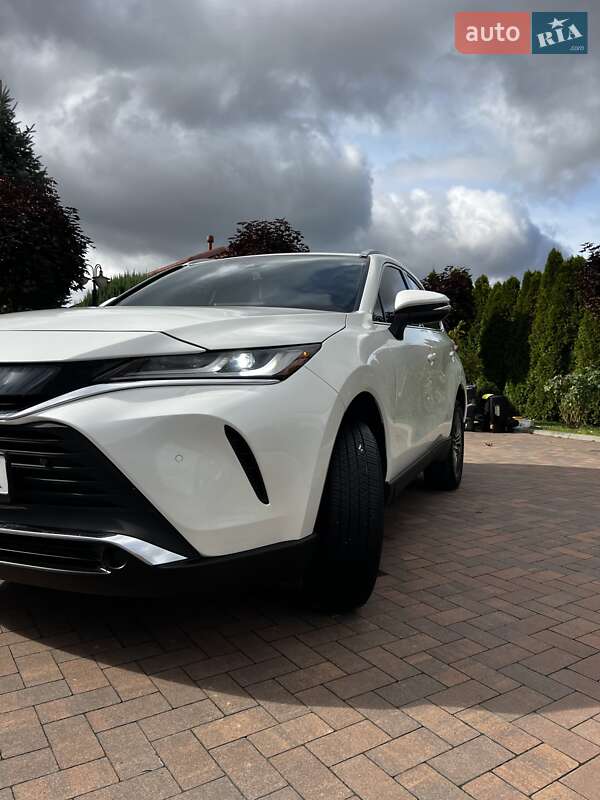 Позашляховик / Кросовер Toyota Venza 2022 в Івано-Франківську