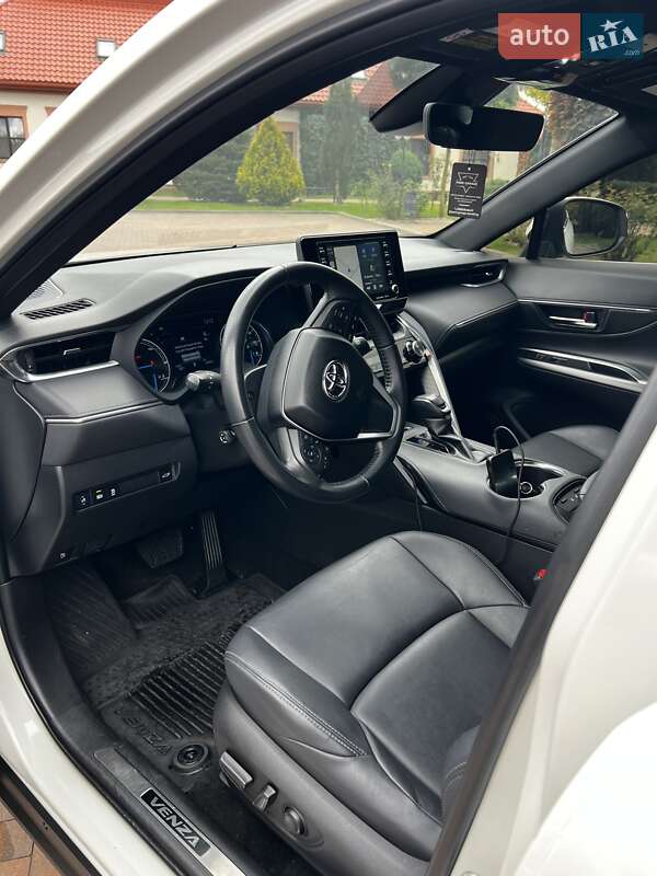 Позашляховик / Кросовер Toyota Venza 2022 в Івано-Франківську