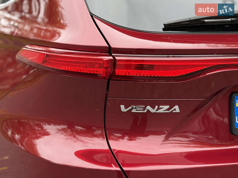 Позашляховик / Кросовер Toyota Venza 2022 в Києві