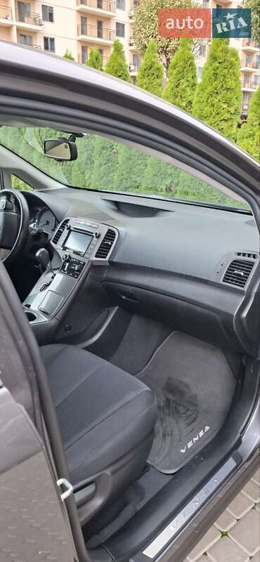 Позашляховик / Кросовер Toyota Venza 2015 в Одесі