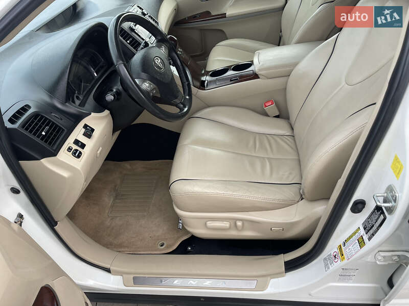 Позашляховик / Кросовер Toyota Venza 2010 в Одесі