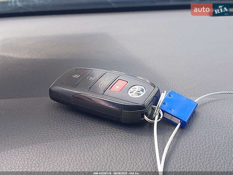 Позашляховик / Кросовер Toyota Venza 2024 в Львові