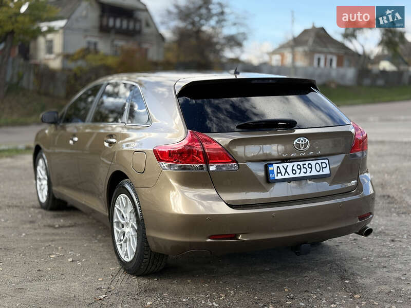 Внедорожник / Кроссовер Toyota Venza 2011 в Новой Водолаге