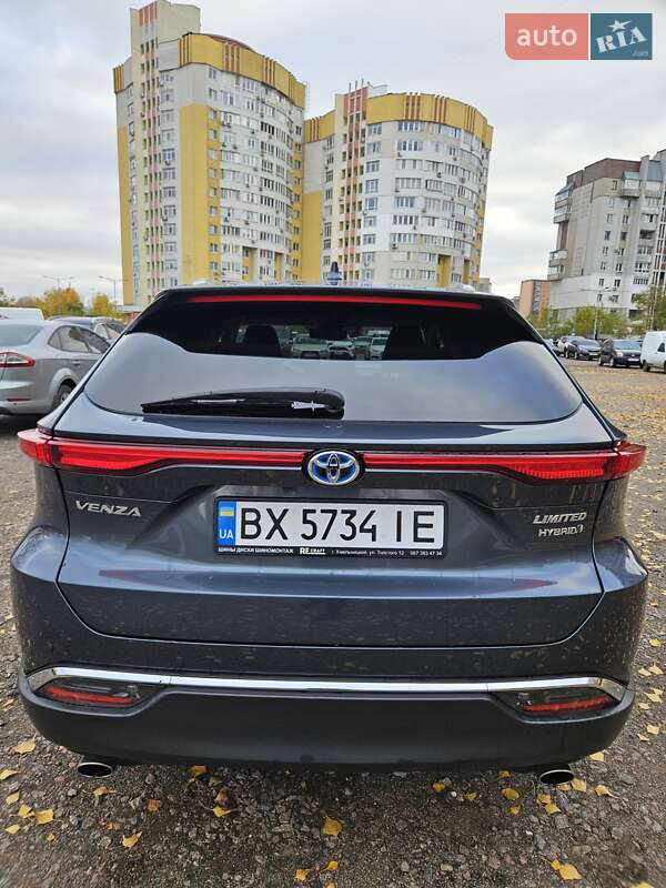 Позашляховик / Кросовер Toyota Venza 2021 в Черкасах